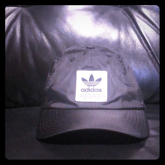 Adidas SnapBack - Picture 1 of 5